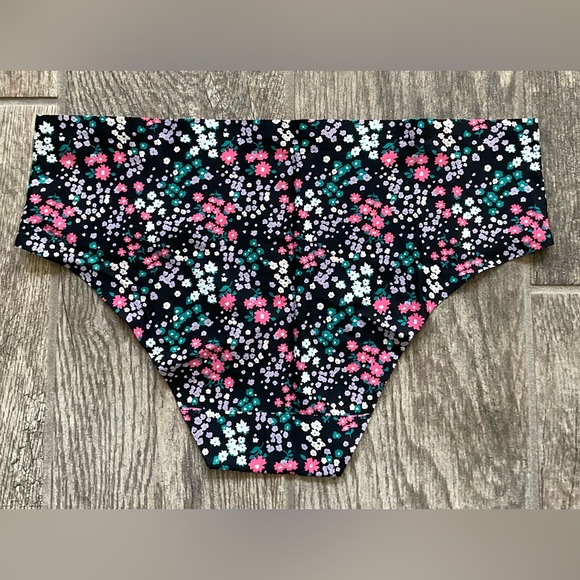 New SO Intimates Microfiber Hipster Panties Size M Black Ditsy Floral Design. - Picture 2 of 2